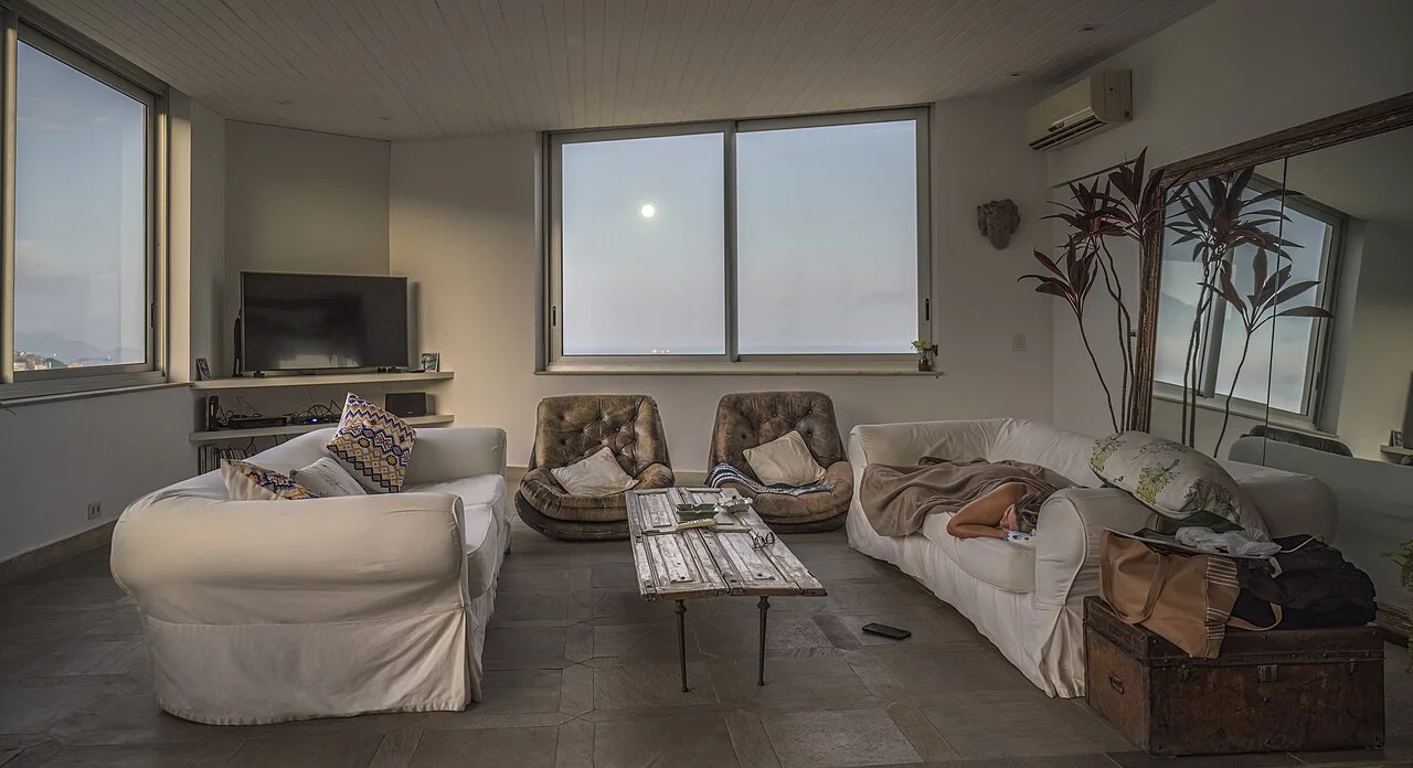 Daylit living space with large windows